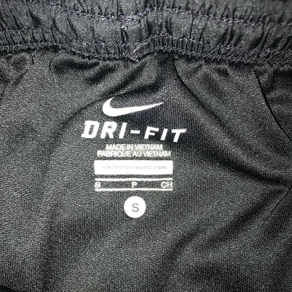 Black nike shorts - Picture 2 of 2